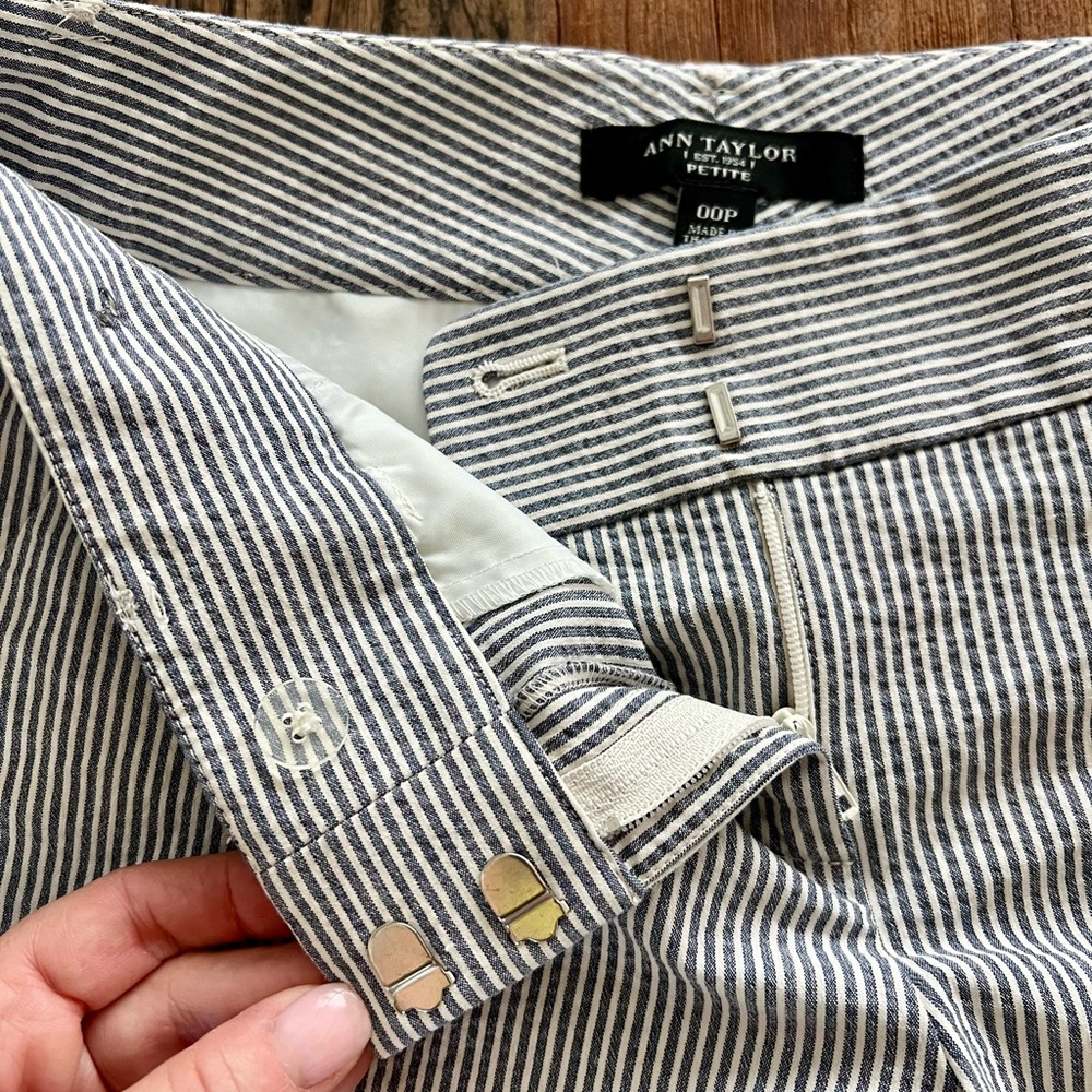 Ann Taylor Tailored Seersucker Shorts 00P NWOT - Picture 3 of 10